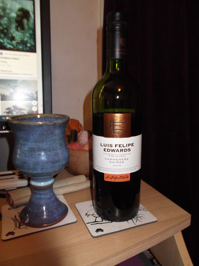 Wine, knitting 002 Wine, knitting 002