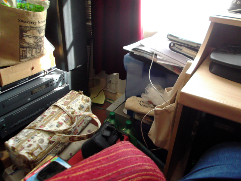 Food  desk  clearing 002