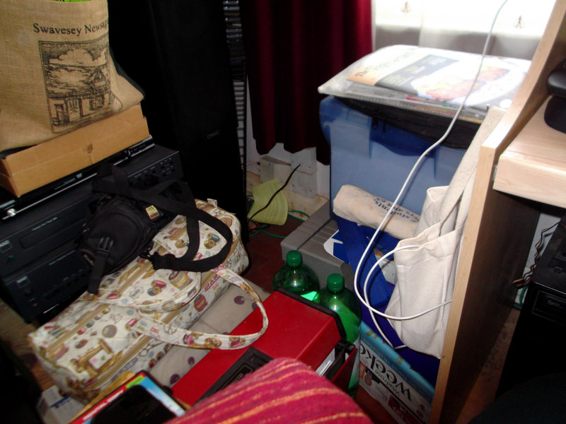 Food  desk  clearing 006