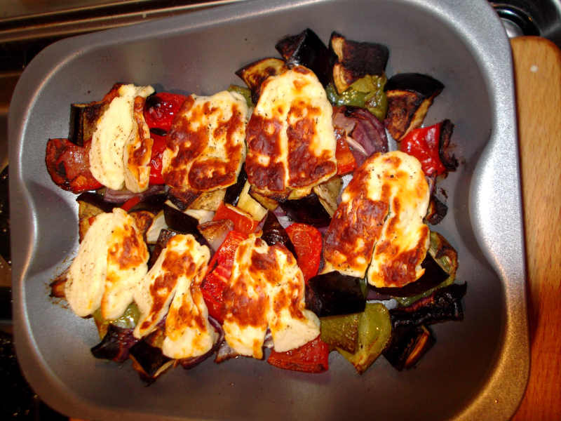 Halloumi traybake